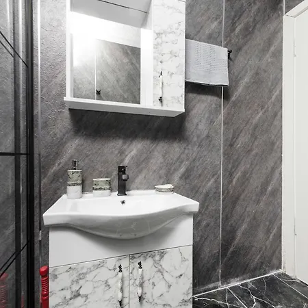 Alina * Provincia di Istanbul